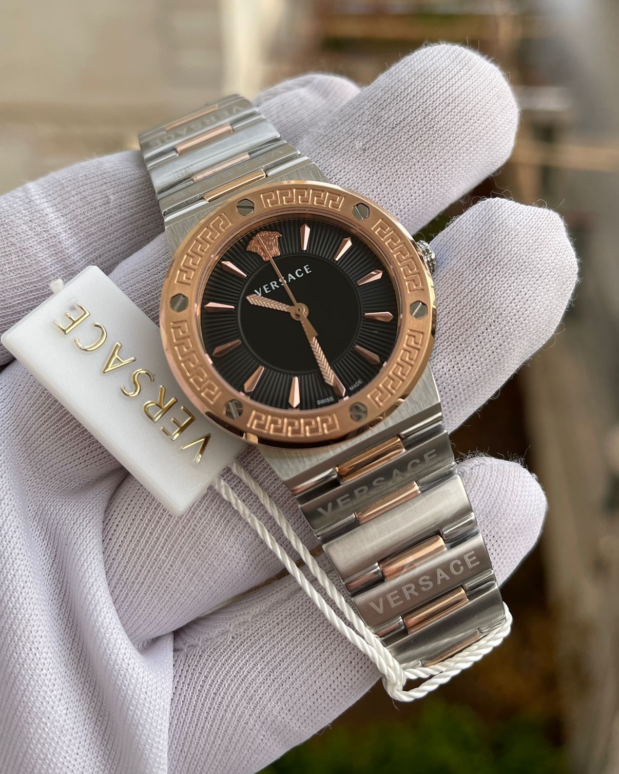 Versace Çift Renk Gümüş Bakır Siyah Kadran Bayan Kol Saati L-813